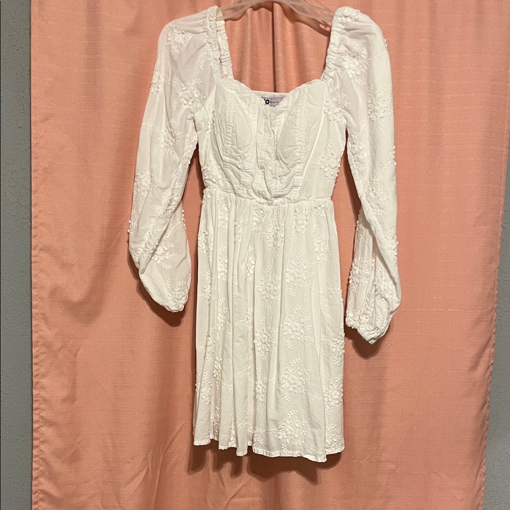 Elegant White Long Sleeve Dress